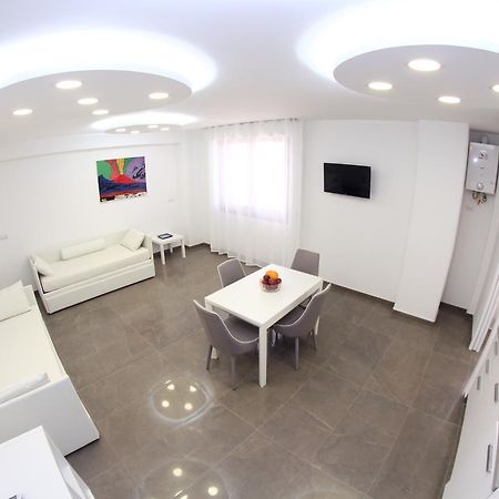 Mondo Suites Apartments Napoli Bagian luar foto