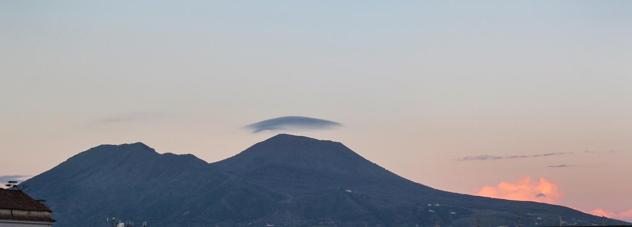 Mondo Suites Apartments Napoli Bagian luar foto